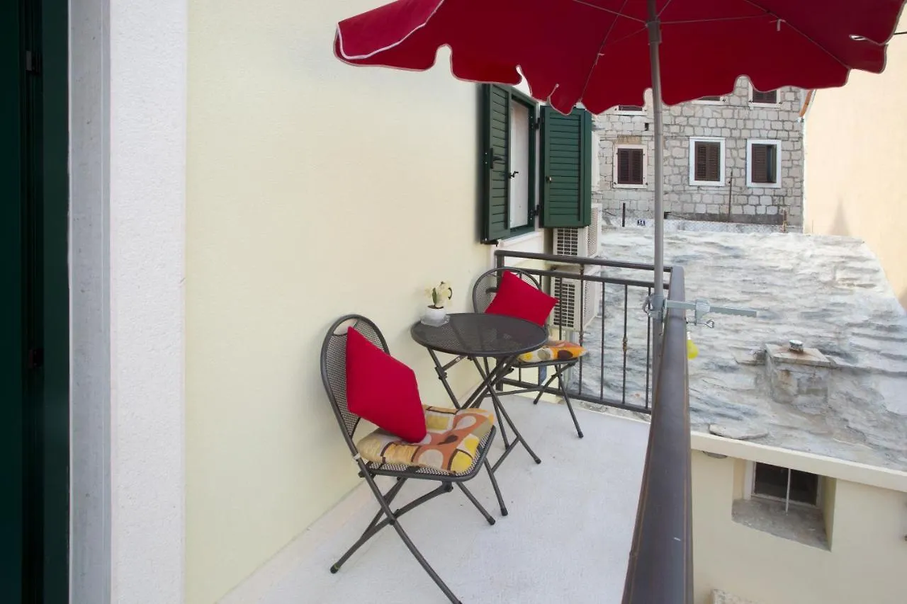 Central Old Town Rooms 1 Split Guest house