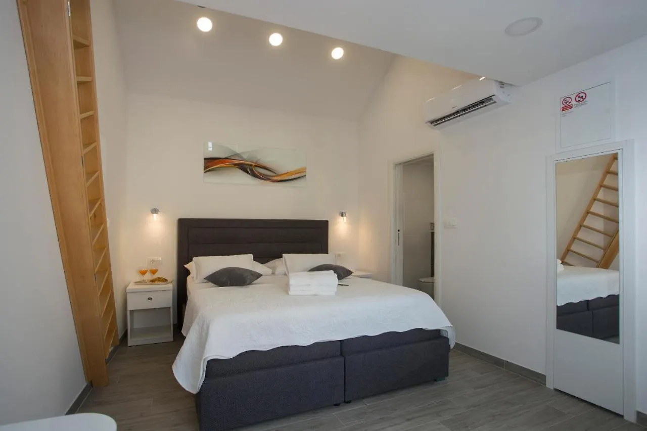 Central Old Town Rooms 1 Split Guest house